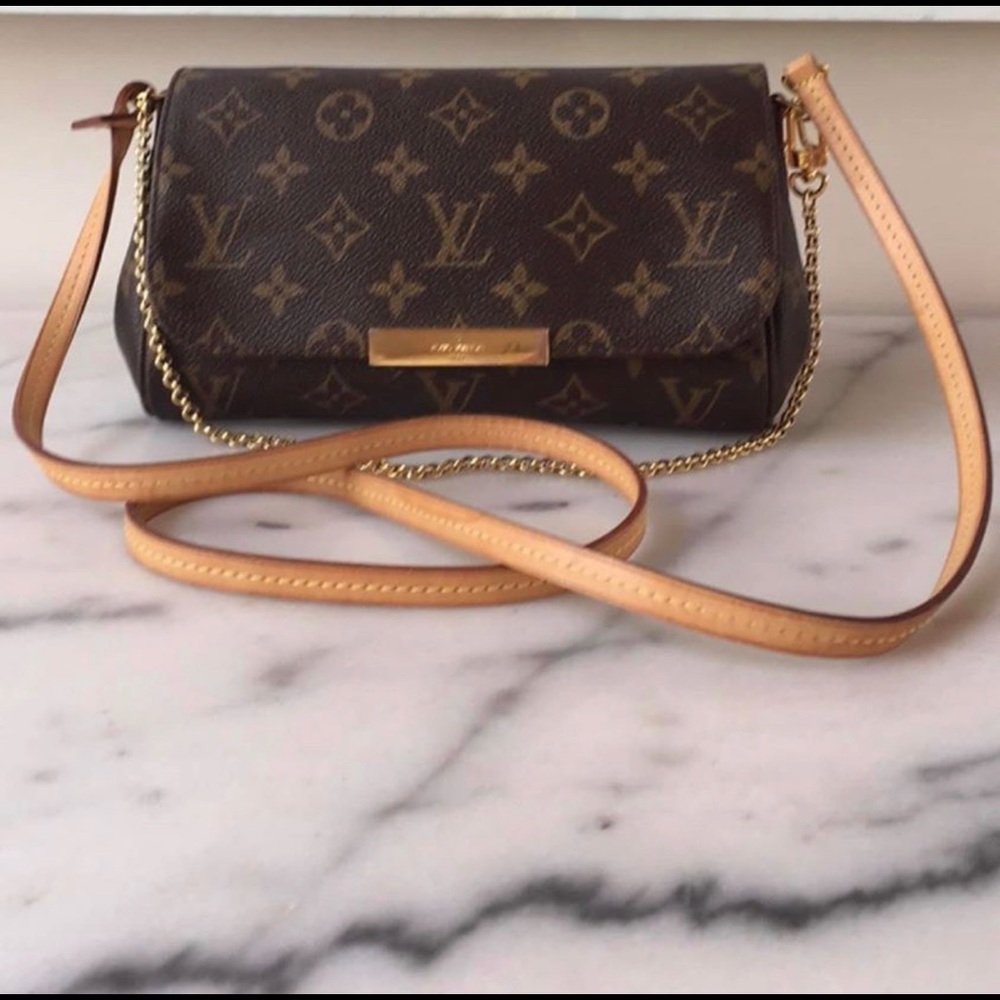 SOLD ❌ locally *PM Favorite Crossbody Clutch